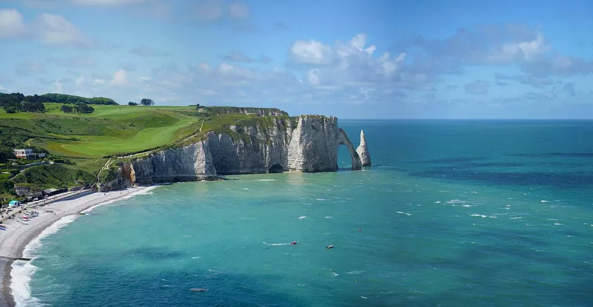 Falaises localisé prêt du camping Étretat l'Oiseau blanc